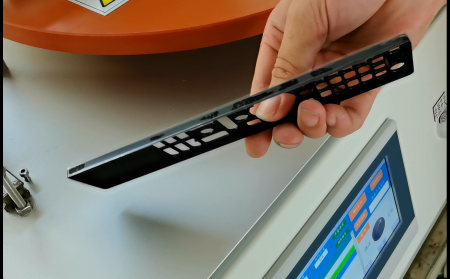 遙控器貼膜機知名制造商，雙工位中框貼膜機